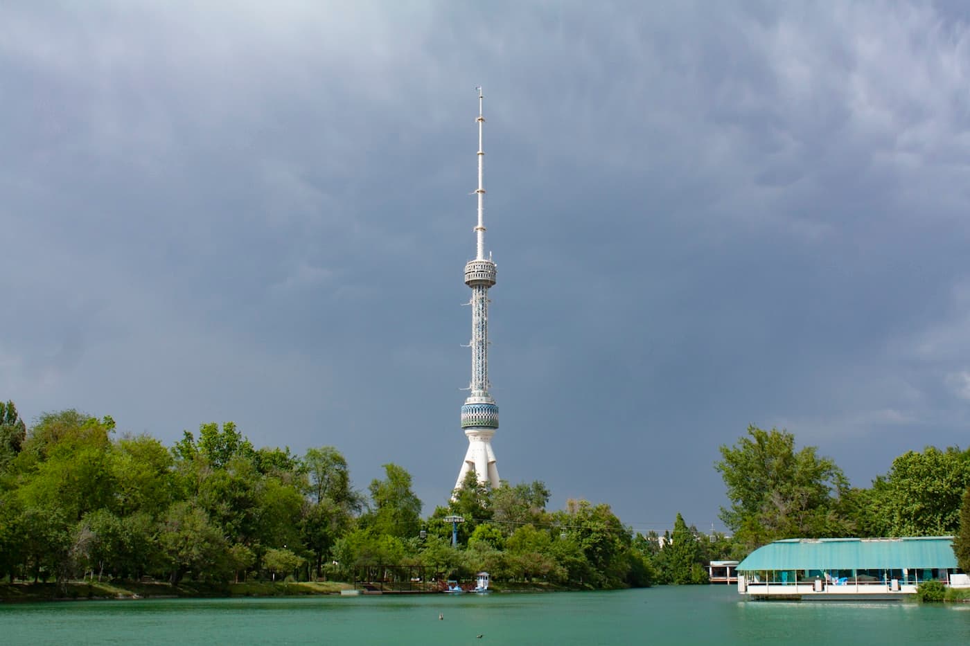 Ташкентская телебашня и город